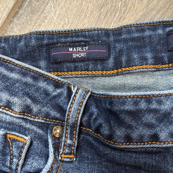 Vigoss Marley Distressed Mid Rise Jean Shorts Size 29 - Picture 6 of 12